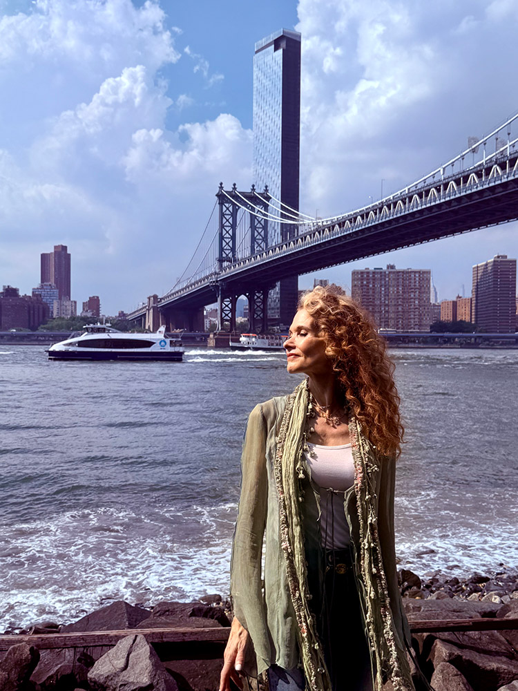 portrait of robyn stecher